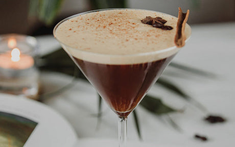 Maridajes inesperados: cómo combinar destilados premium y chocolate