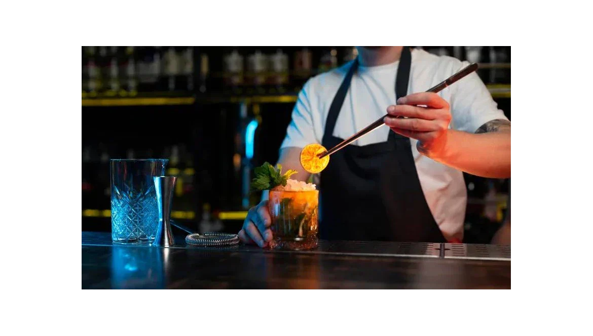 Tendencias globales de coctelería para 2025: Lo que no puede faltar en tu bar